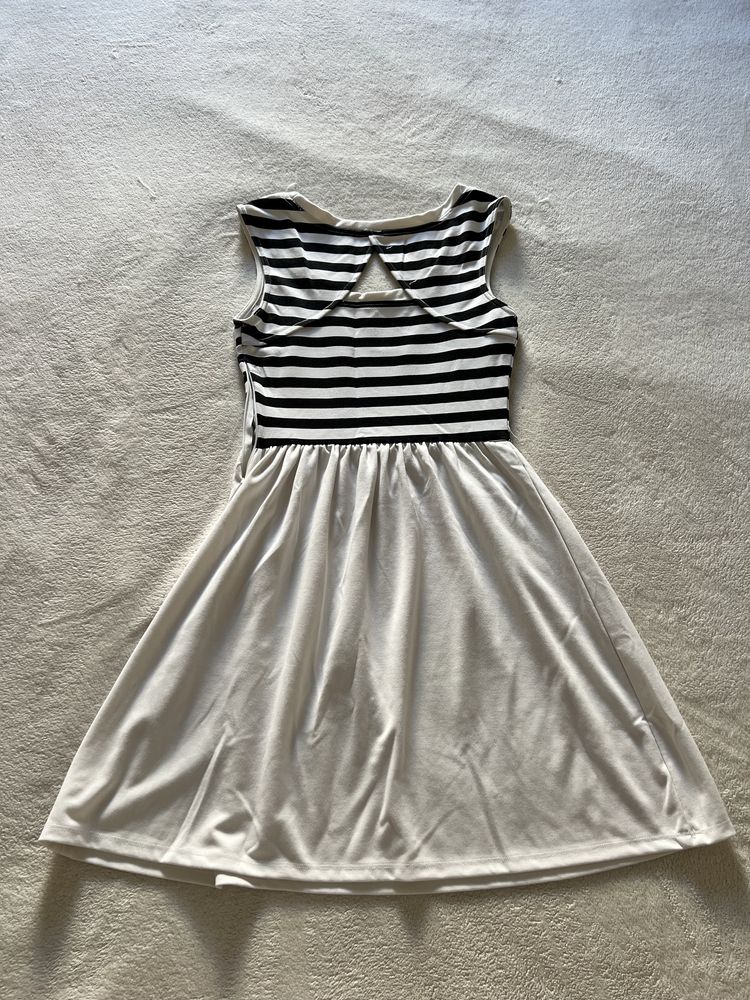 Vestido branco e preto Bershka