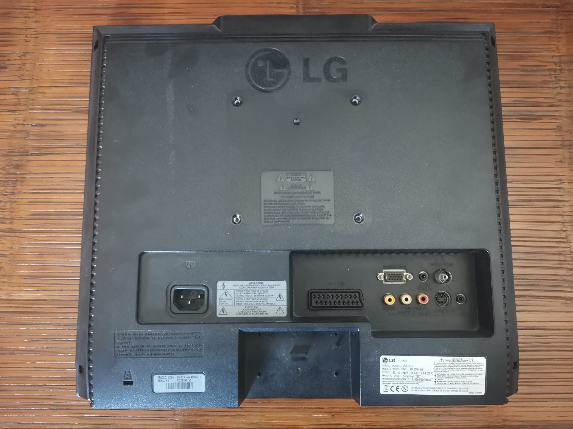 Monitor LG 1755R-ZA 17" LCD com suporte de parede