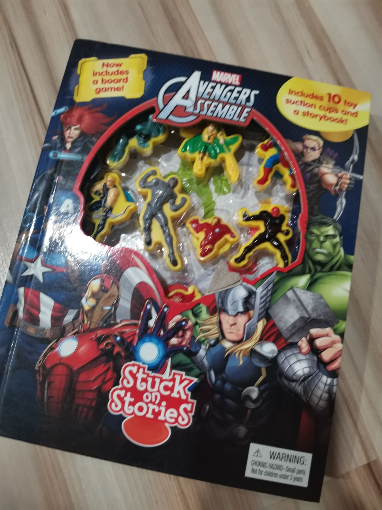 Książeczka Avengers na przyssawki