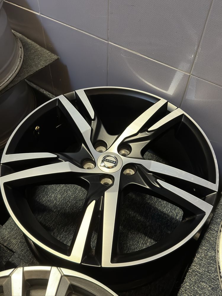Felgi Volvo R-Design 19" 5x108 – Stan jak nowe, piękne