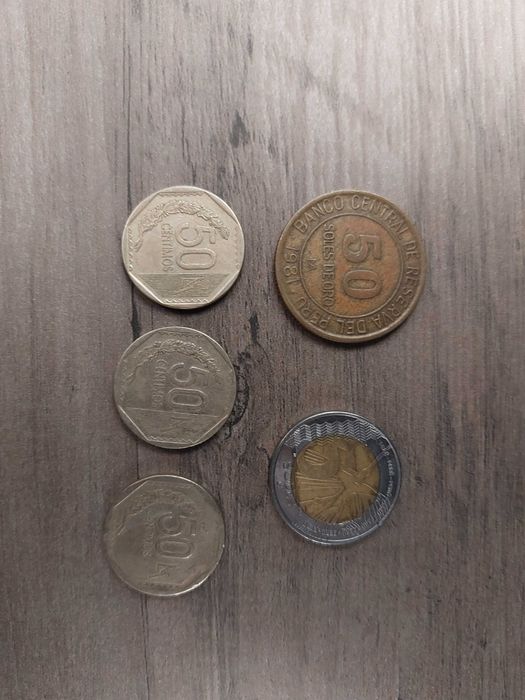 Lotes de Moeda Estrangeiras  - Islandia - Perú -Cuba - Rep. Dominicana