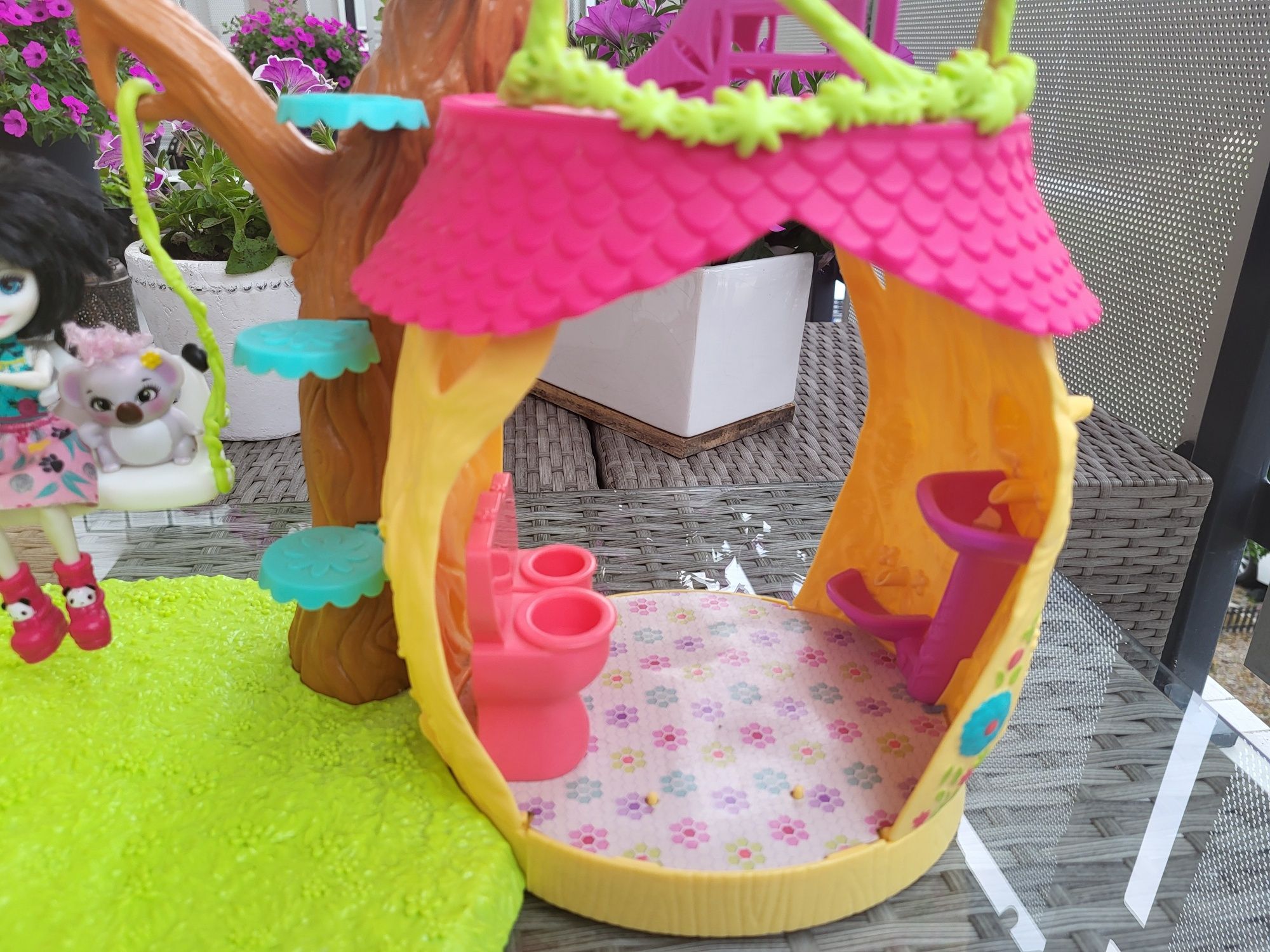 Domek Enchantimals z zestawem lalek i zwierzątek