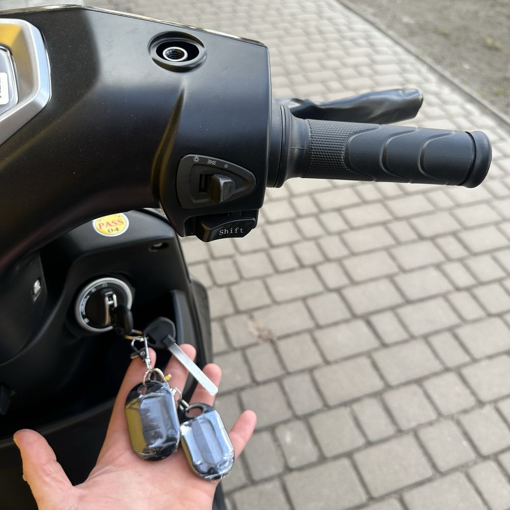 Новий електроскутер Yadea T9 2500W 72V20Ah електричний скутер