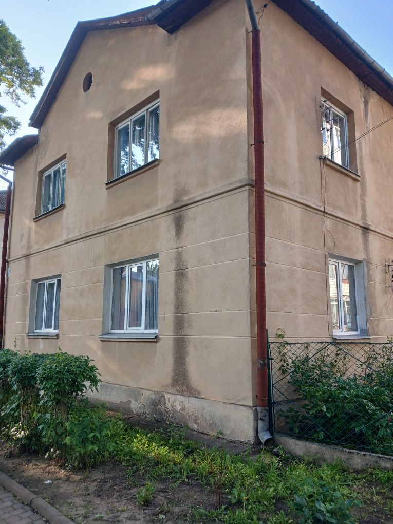 Продам двоповерховий будинок по вул.Короля Данила
