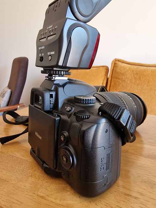 Nikon D5000, 2 obiektywy, teleobiektyw, lampa, lustrzanka