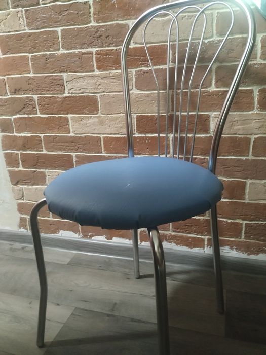 Продам 2 стула б/у.