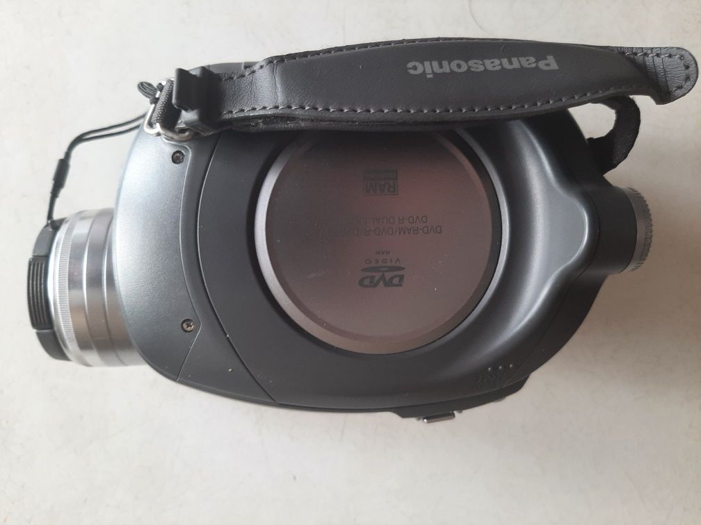 Продам відеокамеру Panasonic VDR-D220