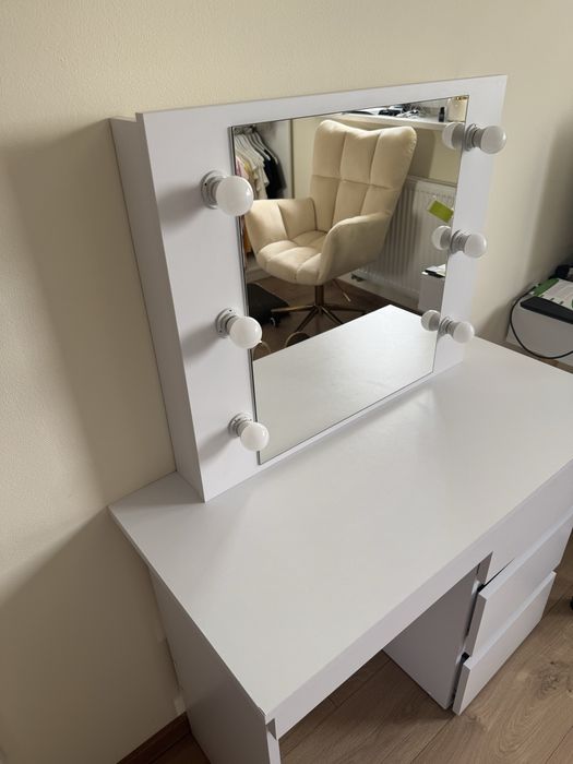 Toaletka do oddania (rezerwacja)