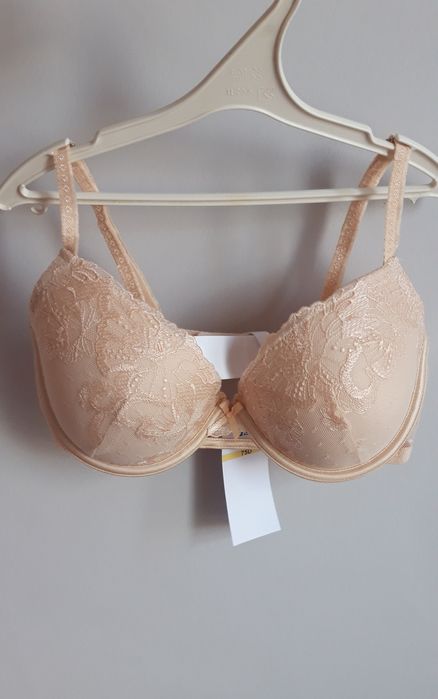 Новий бюстгалтер нюдового/бежевого кольору. 75D (34D)