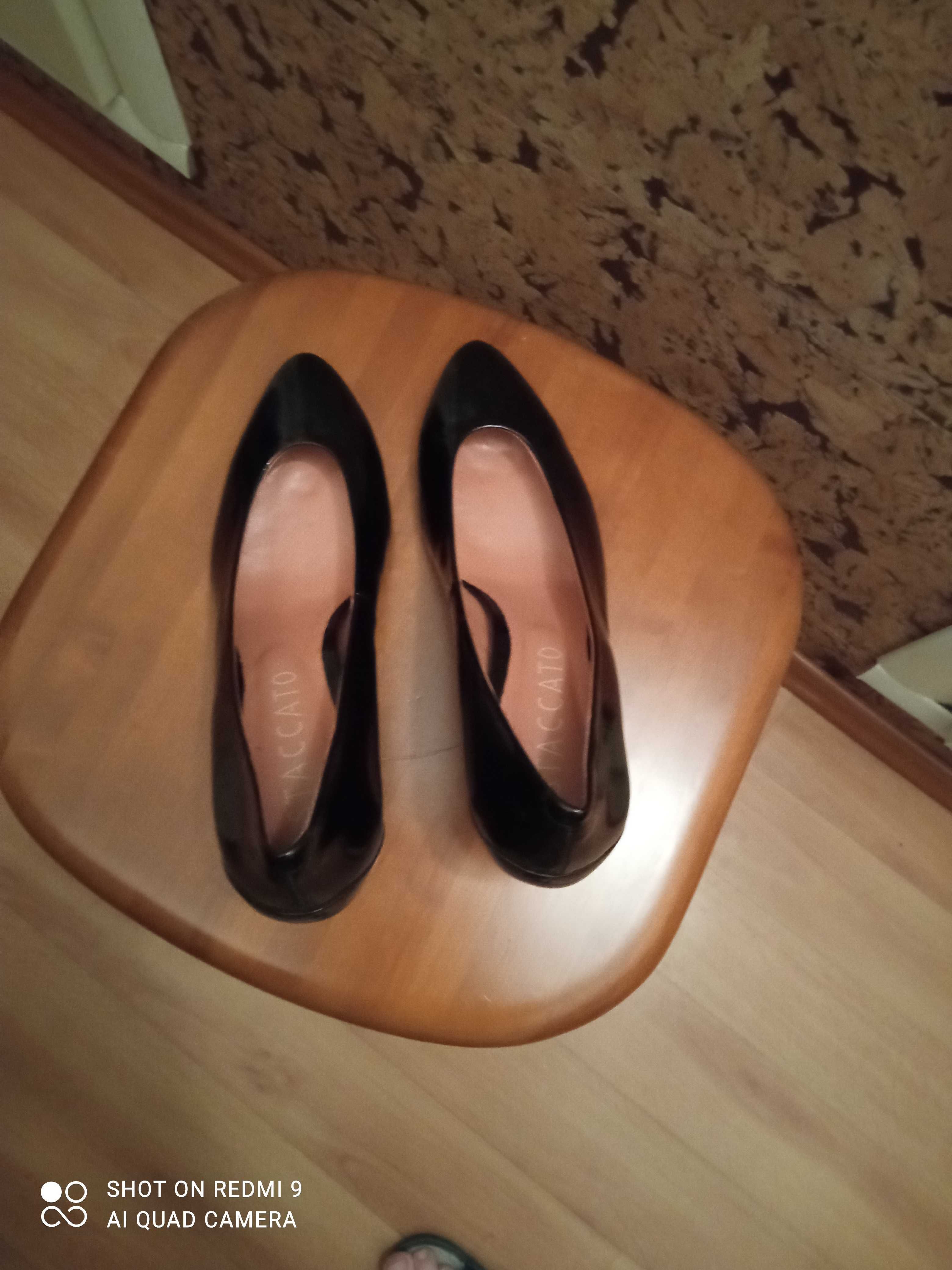 Туфли женские черные лаковые новые