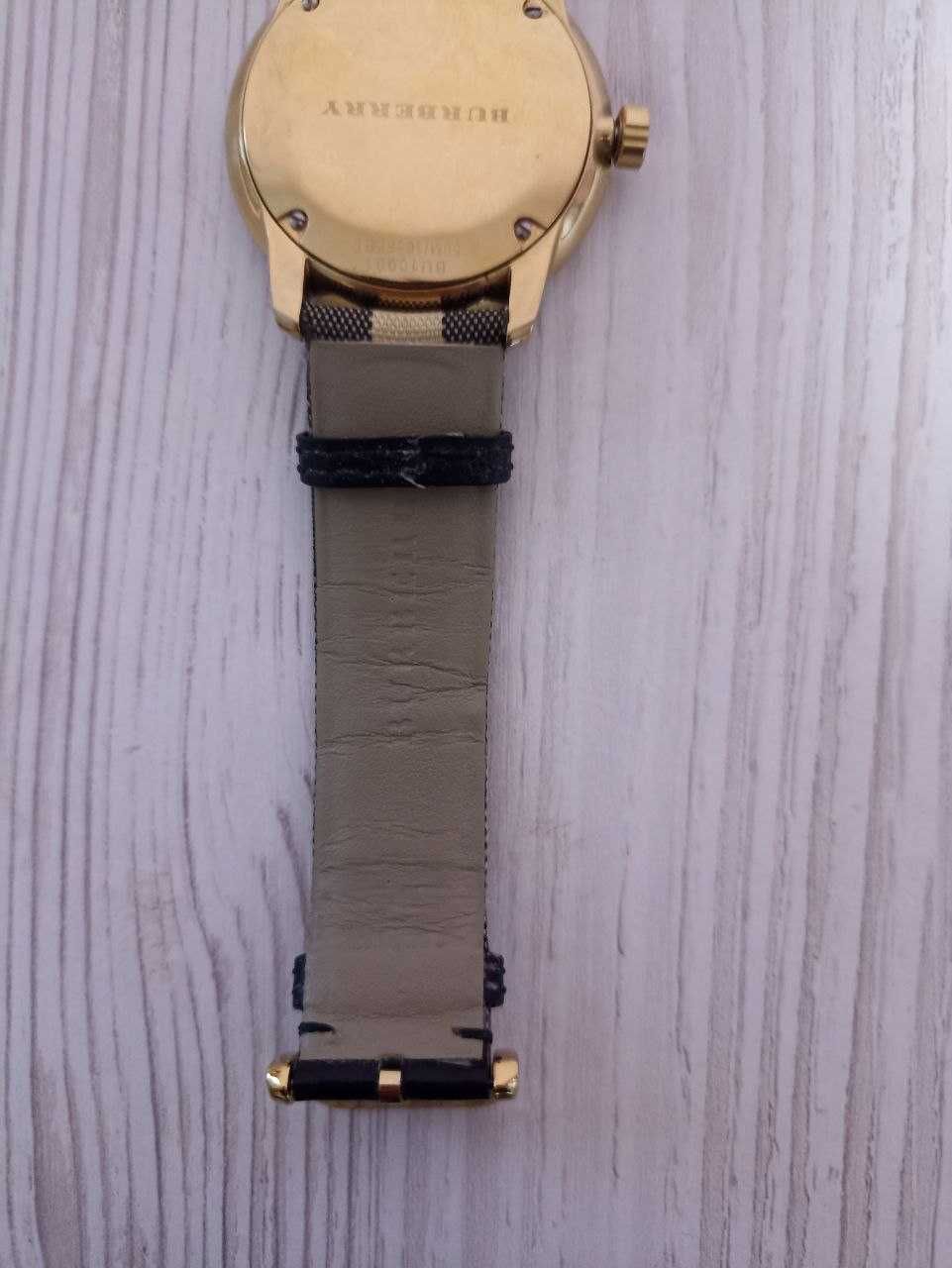 годинник Burberry BU10001 в дуже хорошому стані