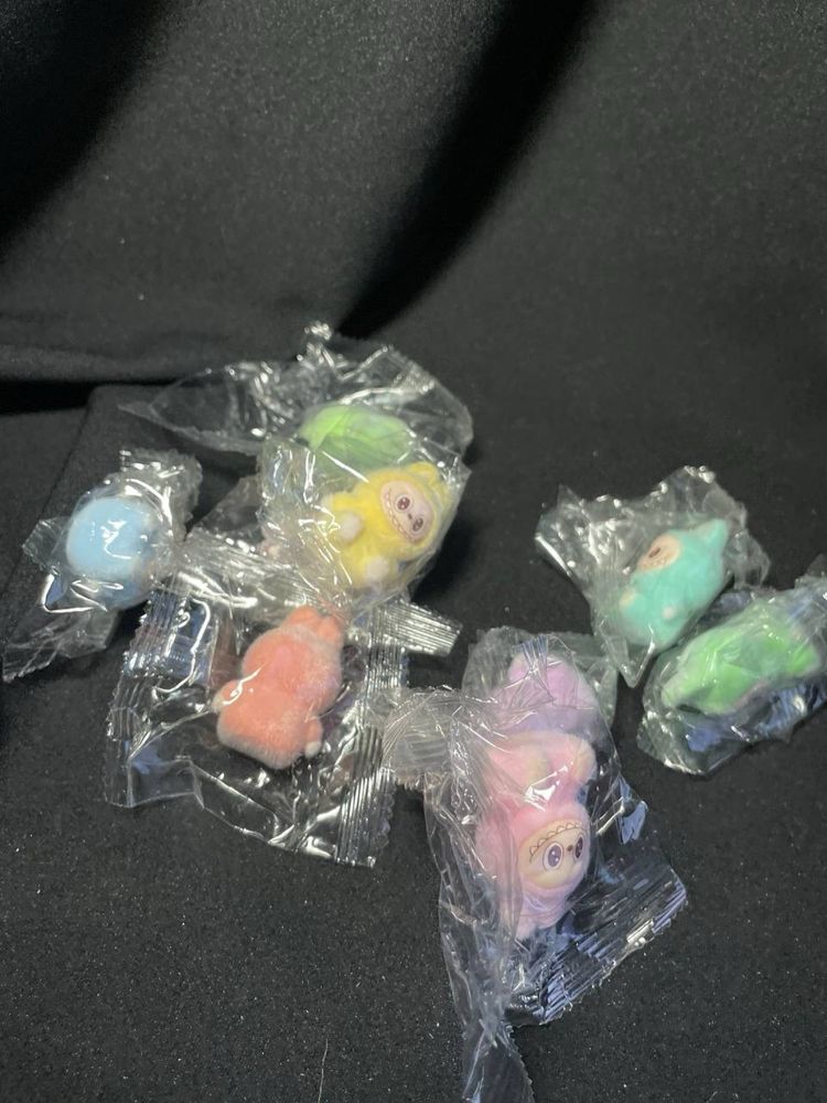 Zestaw 10 minifigurek Labubu – pastelowe, flokowane, przeurocze!