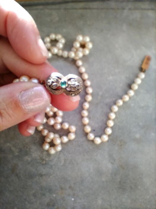 Colar de pérolas com fecho em ouro de Portugal, estilo Art Déco.