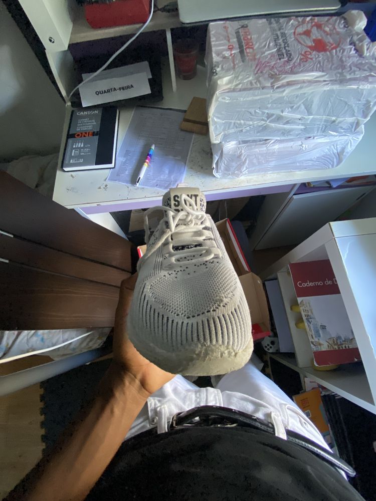Tenis de corrida preto e branco