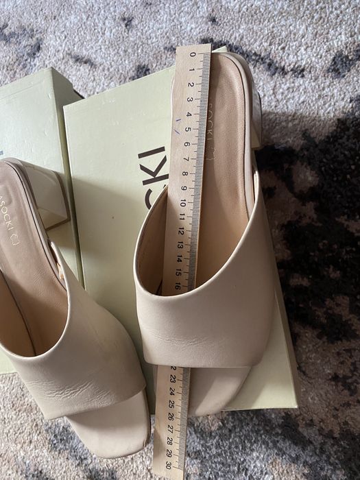 Шльопанці жіночі,шкіряні,39,Lasocki,бежеві