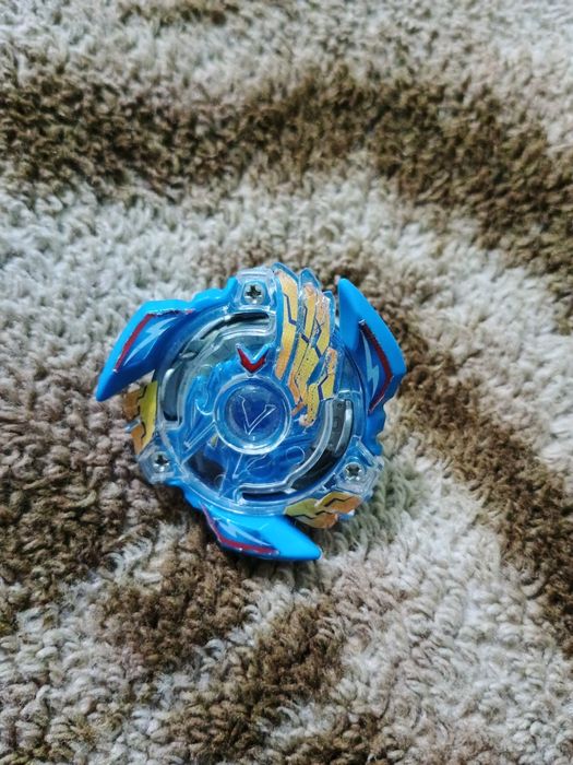 Продам дзиги (бейблейди)