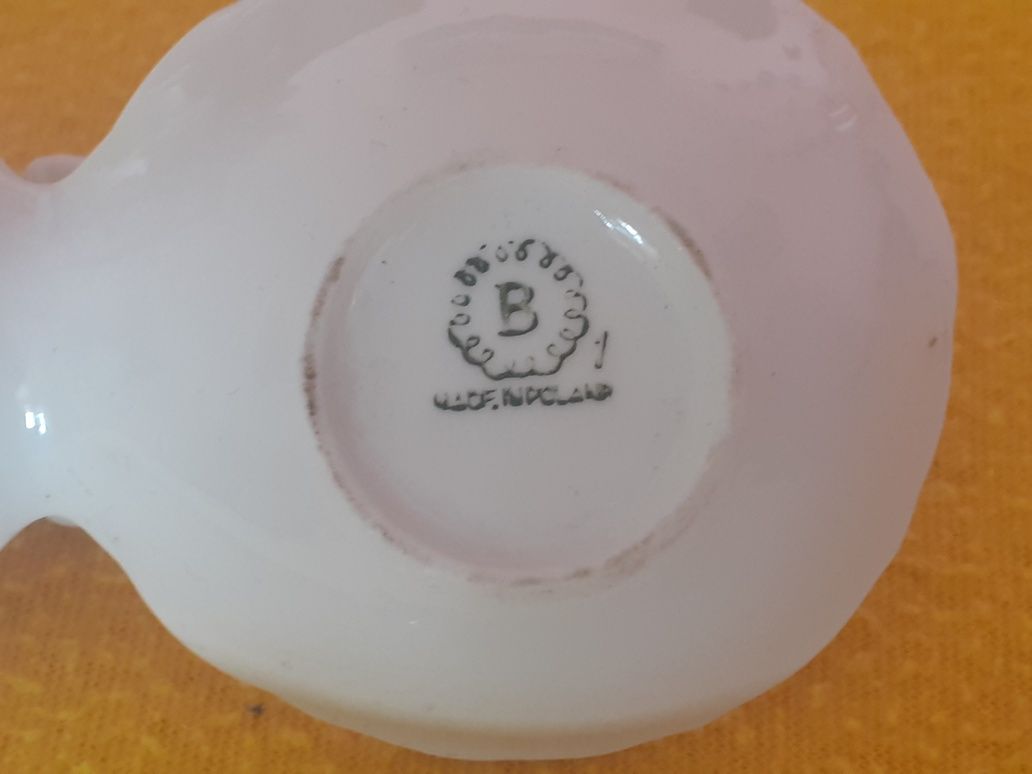 Dwojak porcelanowy sygnatura  B- bogucice porcelana retro