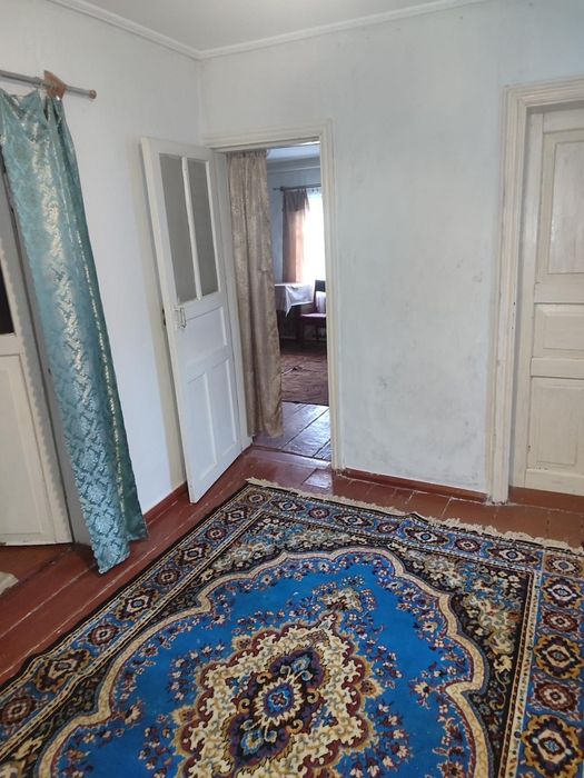 Продам будинок біля гімназії 1.   0 9 5 3901053