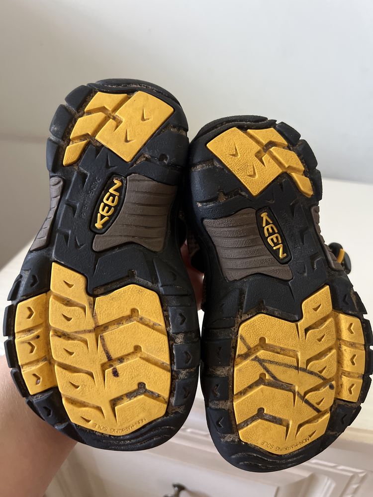 Босоніжки доя хлопчика Keen,30