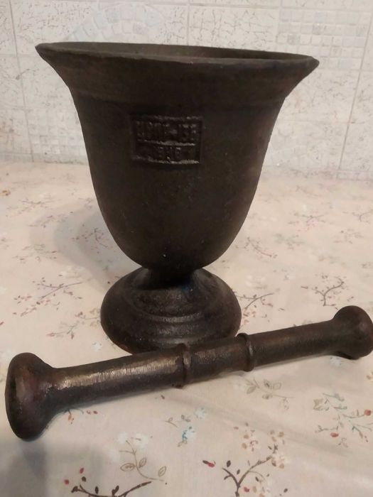 Стара радянська чавунна (чугун) ступа. Друга половина 40-х рр.