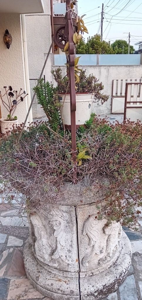 Floreira em forma de poço