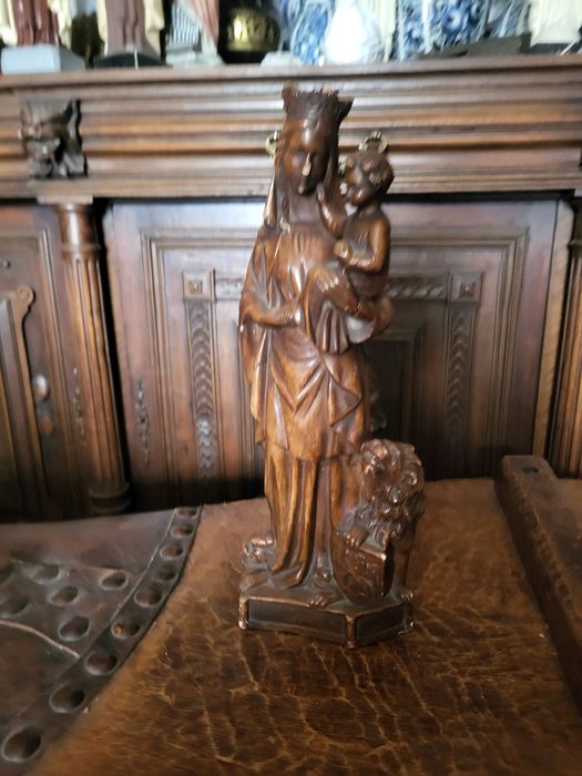 Gipsowa figurka Maryja Królowa Flandrii