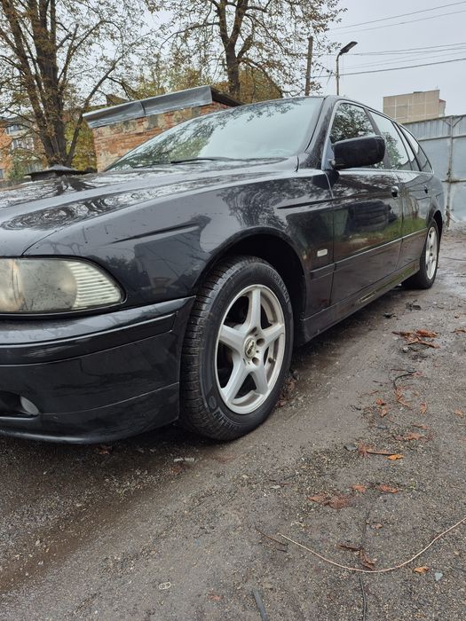 Розбор бмв е 39 фари Капот бампер телевізор крила двері кузов двигун