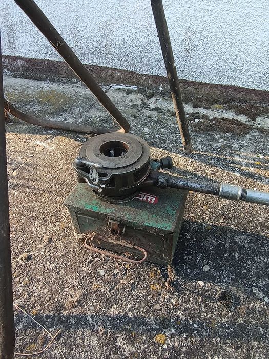 Gwintownica i imadło do rur