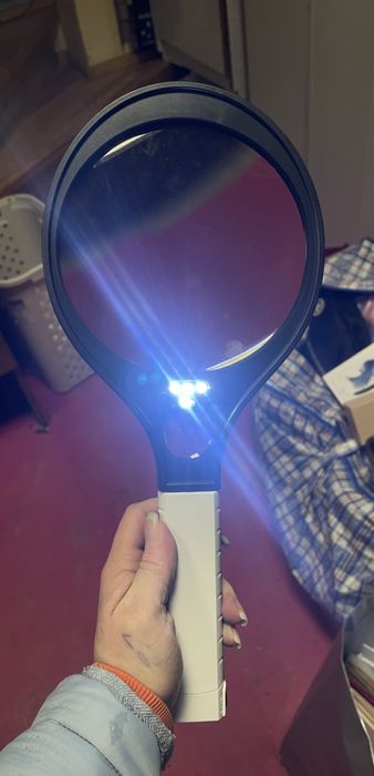 Ручна лупа з LED підсвіткою