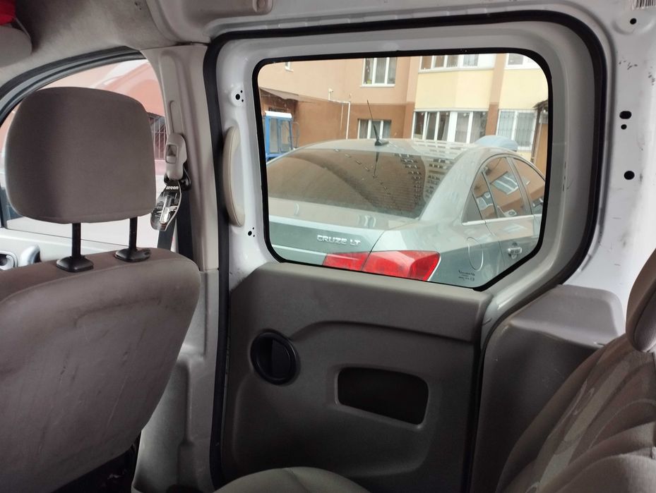 Замок сдвижной двери Renault Kangoo Citan правой боковой ручка Mercede