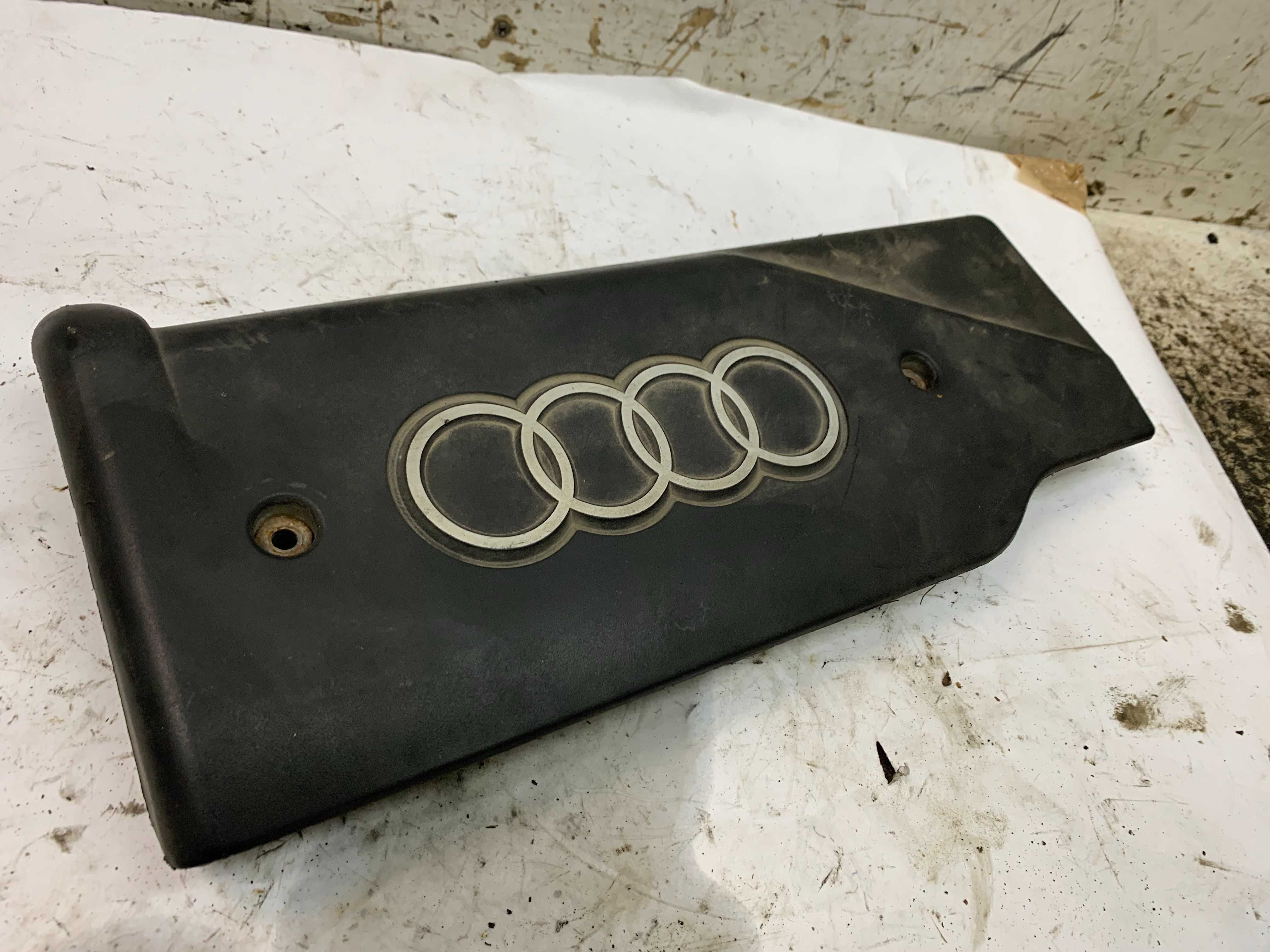 Audi A8 S8 D2 3.7 4.2B V8 Obudowa Osłona Górna Pokrywa Silnika