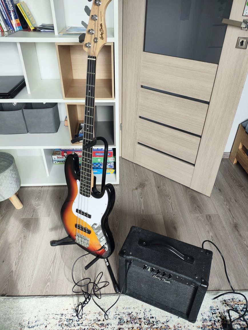 Wzmacniacz gitarowy 20W z głośnikiem 8" w obudowie combo.