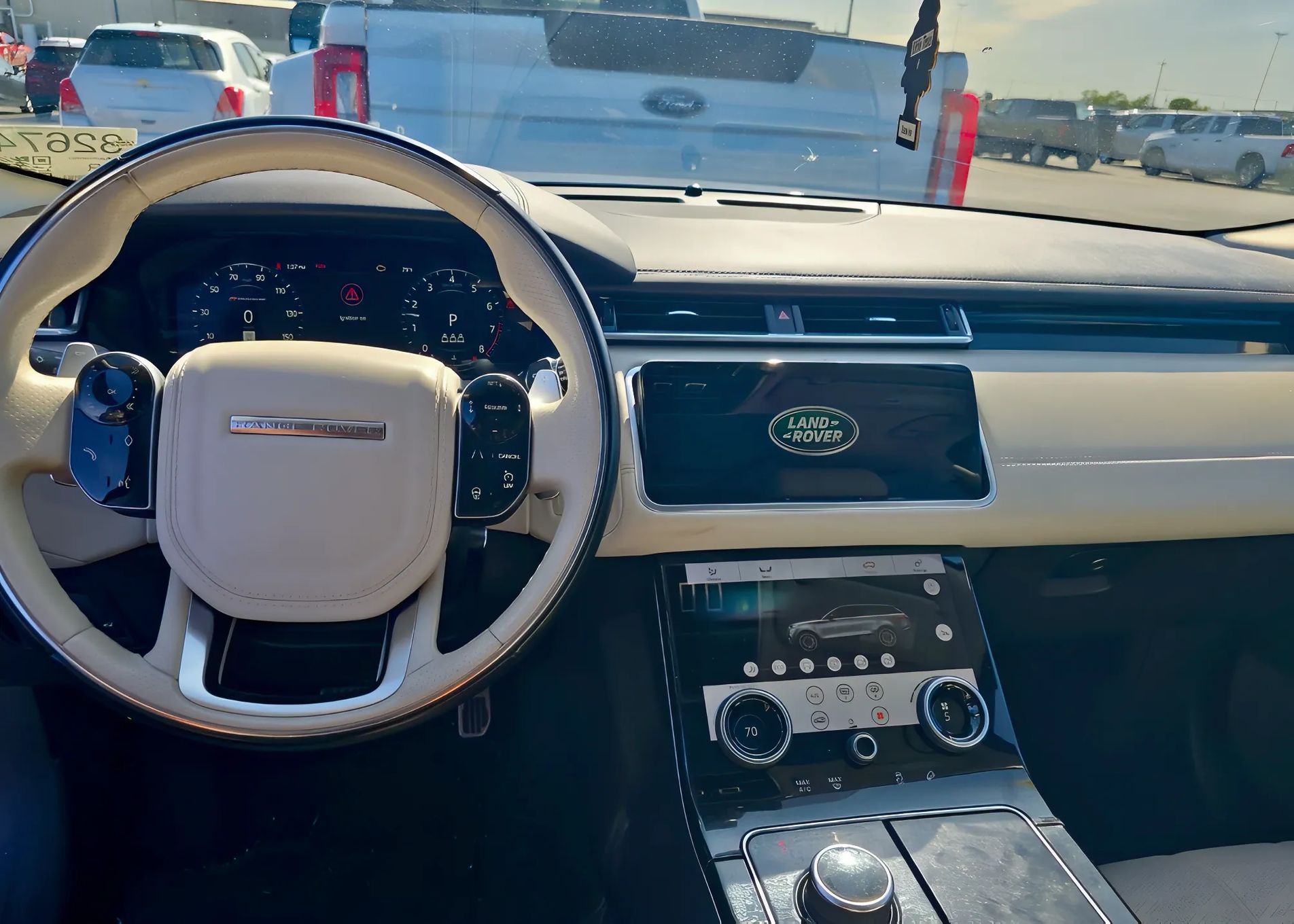 Land Rover Range Rover Velar R-Dynamic SE / 2.0L / Auto Sprawdzone