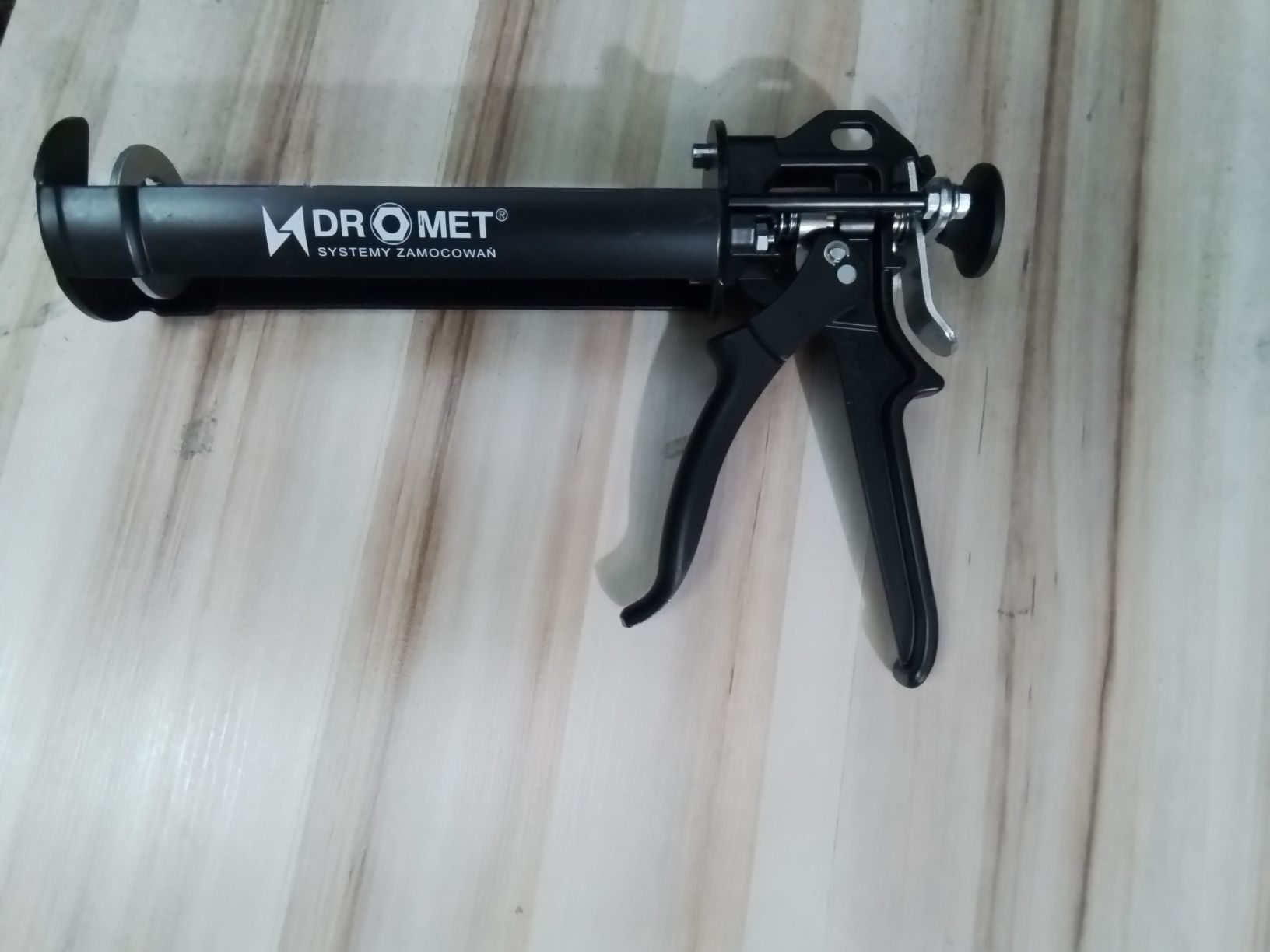 Pistolet do dwuskładnikowej kotwy chemicznej