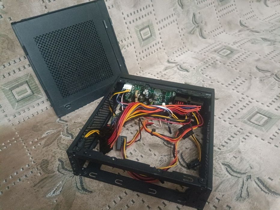 Компактний корпус Chieftec з блоком живлення DC-DC 120W Mini-ITX