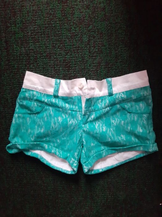 Бирюзовые/зеленые шорты с гипюром