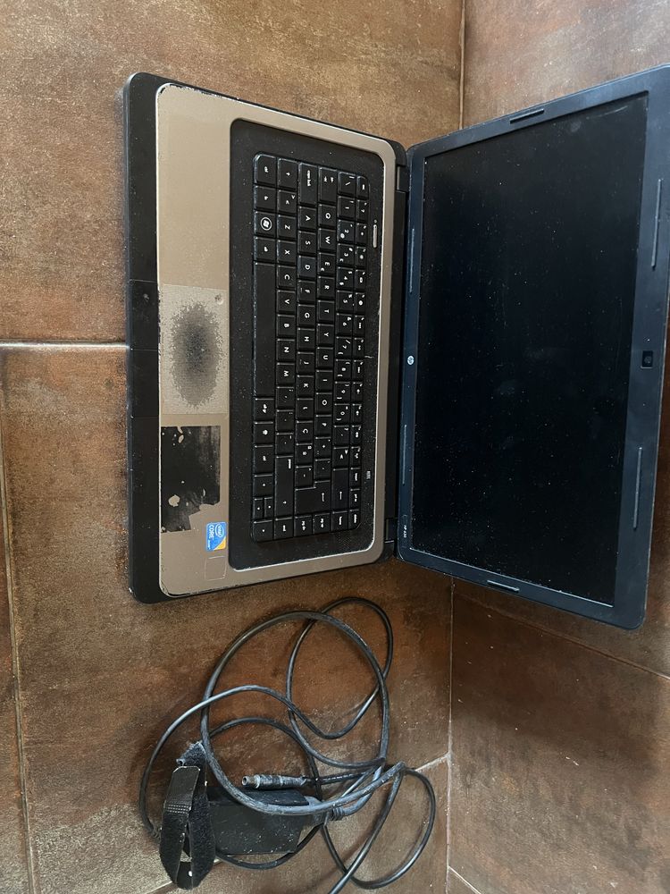 Portatil hp i3 com carregador beteria viciada esta bocado usado