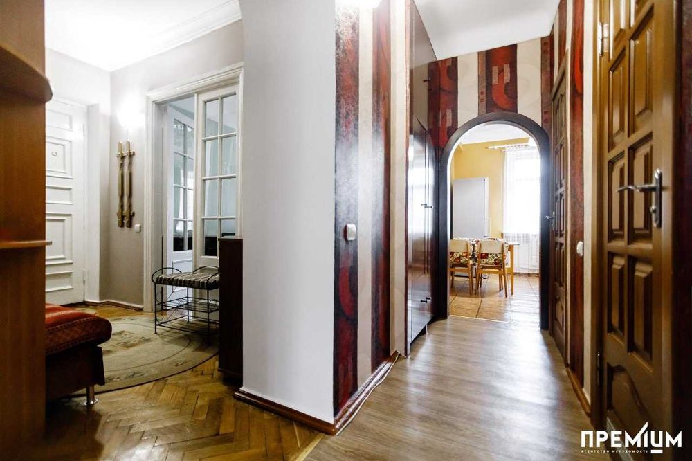 Продаж 2-кімнатна квартира "сталінка" ЦЕНТР МІСТА