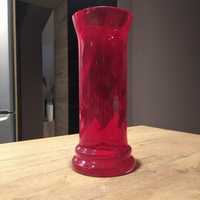 Czerwony wazon PRL