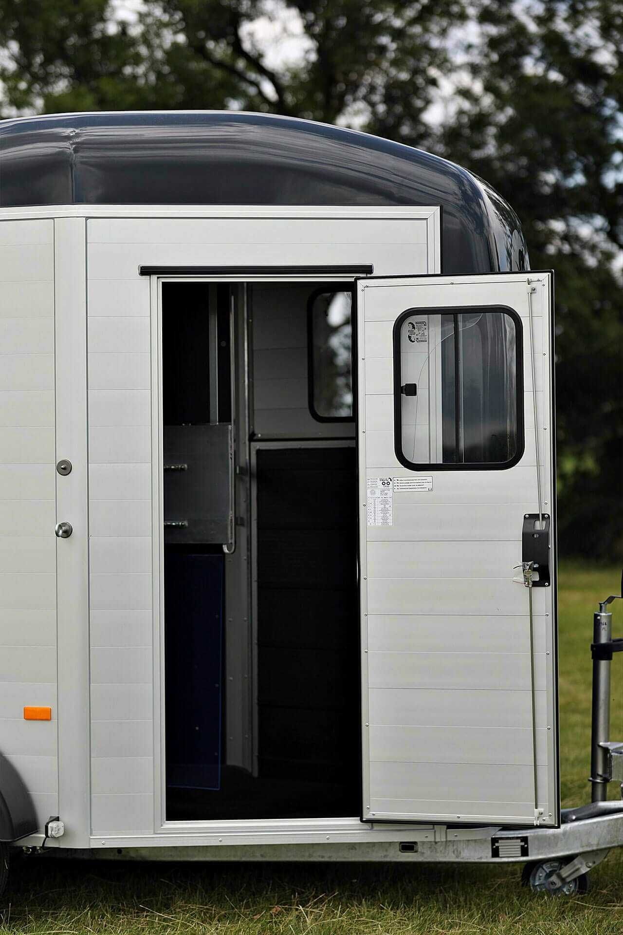 Atrelado roulotte de transporte para 2 cavalos Cheval Liberte