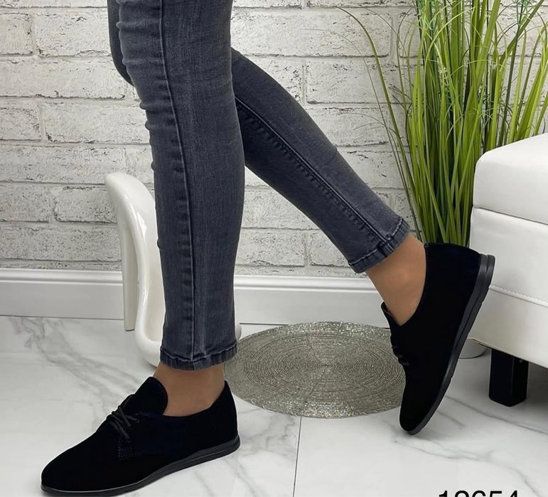 Жіночі туфлі оксфорди на низькій ході натуральна замша чорні