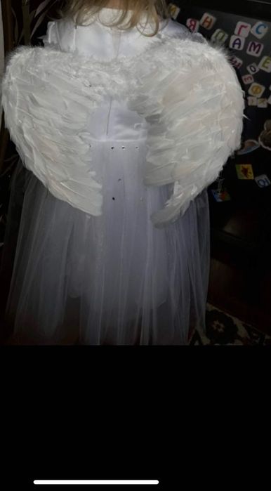 Новорічне платтячко та крила ангела