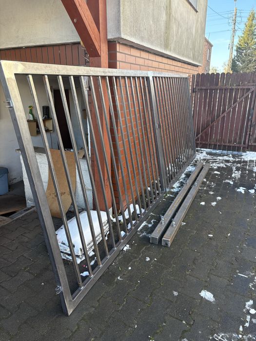 Brama dwuskrzydlowa 4m, zawiasy regulowane, dwa slupy 2,5m