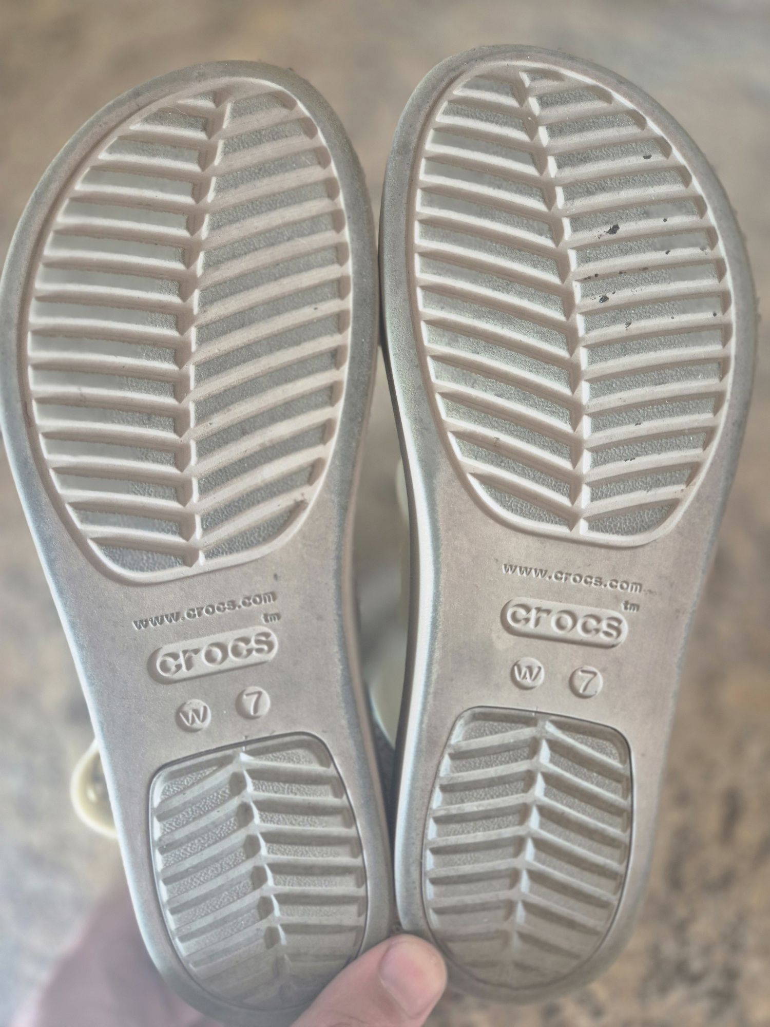 Продам босоніжки,crocs