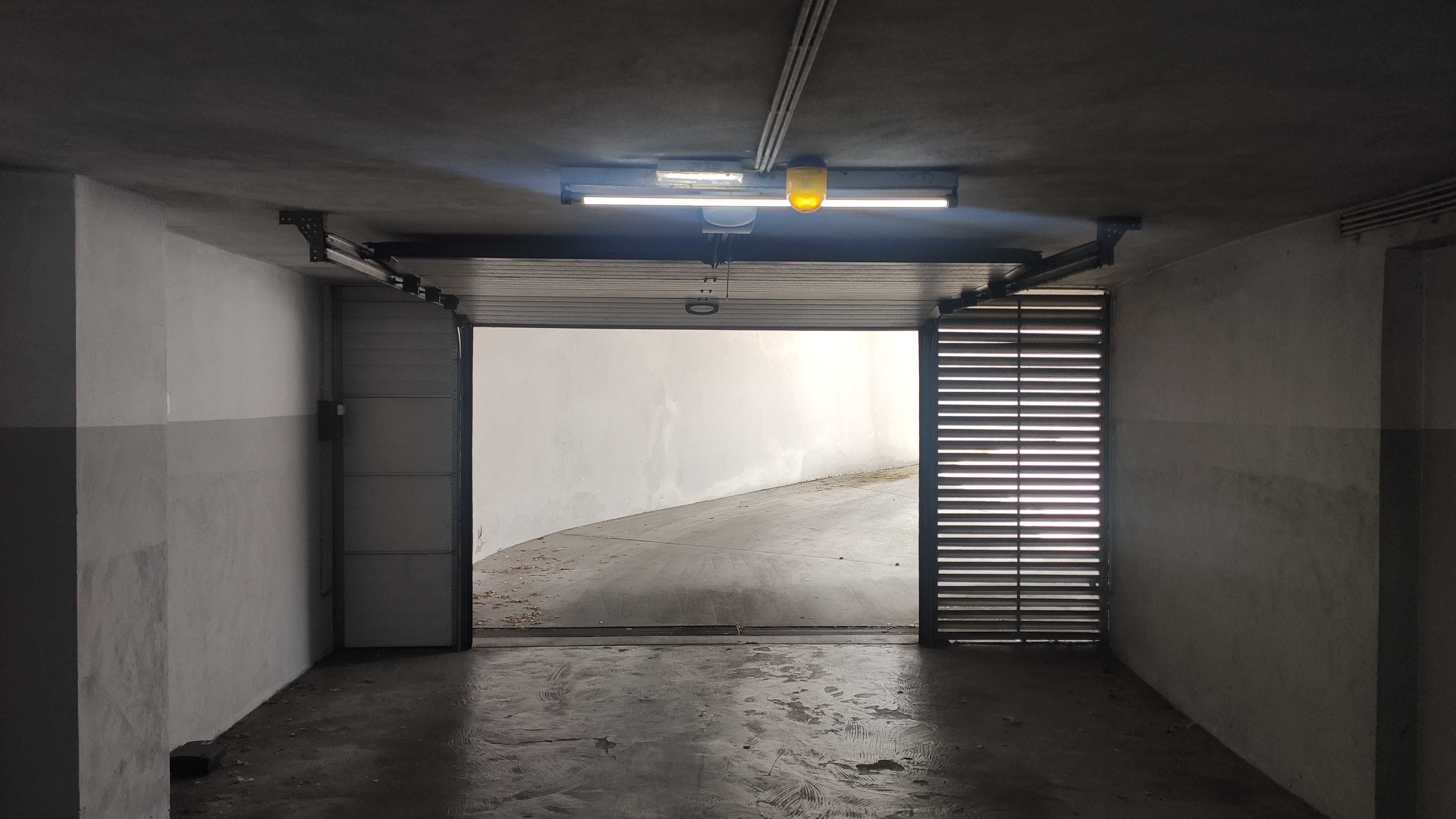 Garagem à venda na travessa Fernando Namora