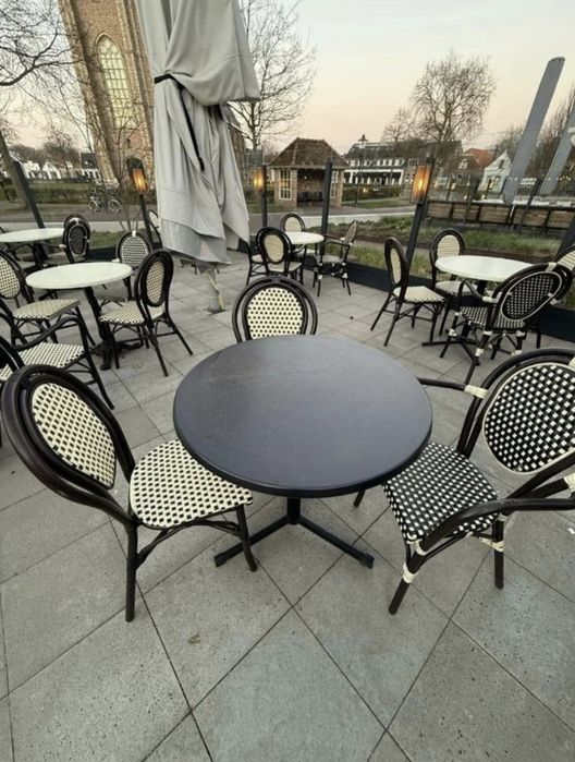 48x Stylowe krzesło rattanowe z modnej restauracji + stoliki