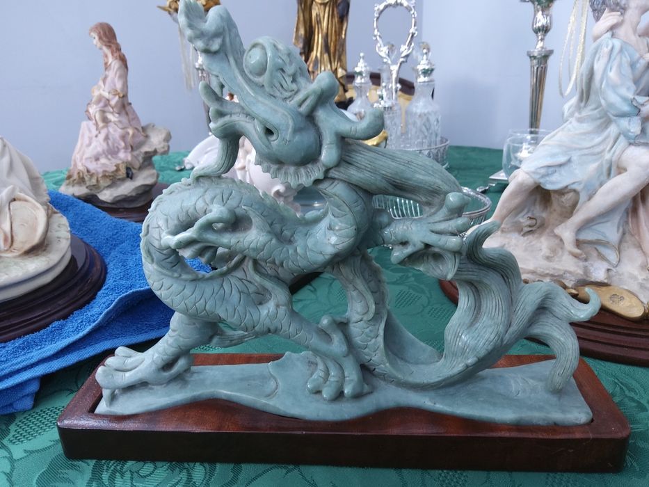 Escultura Chinesa de Dragao com 30cm de largura