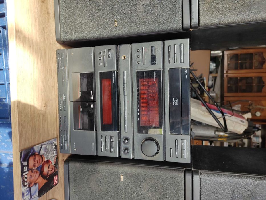 Wieża muzyczna j v c z głośnikami