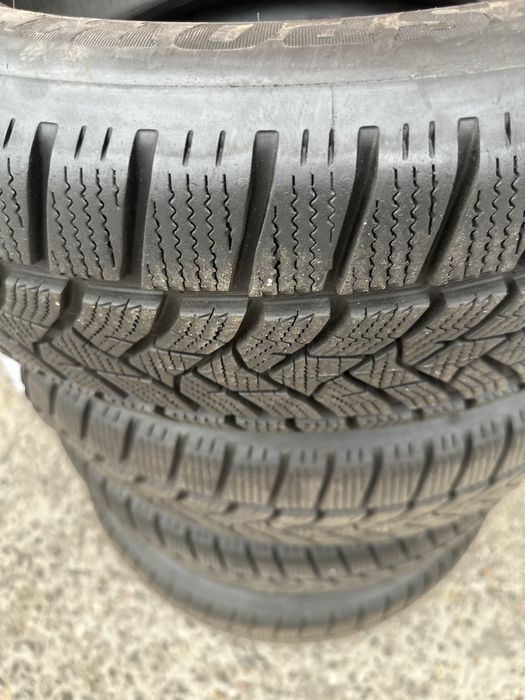 Шини Dunlop 215/60 R17