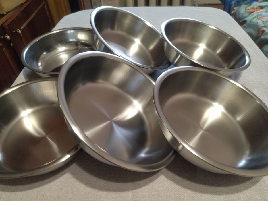Вашої уваги посуд з нержавіючої сталі